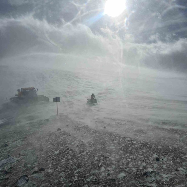 Trabzon’un yükseklerinde kar fırtınası etkili oluyor