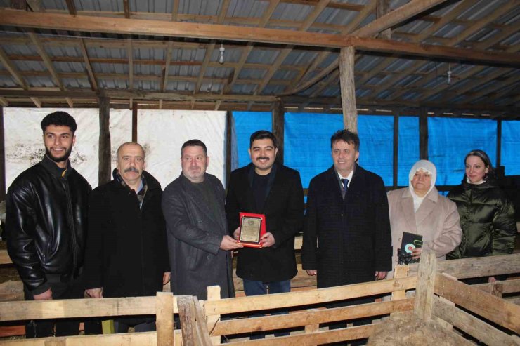 Türkeli’de örnek koyunculuğa başarı plaketi