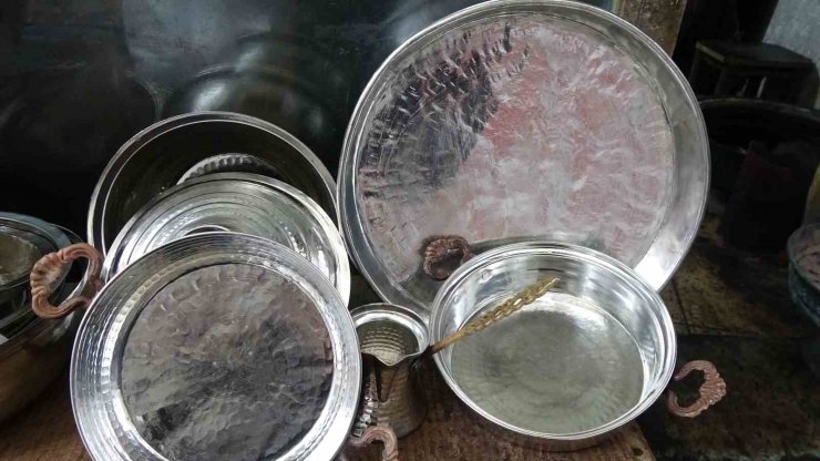 Artık ne genç kızların çeyizinde ne de mutfaklarda yer alıyor