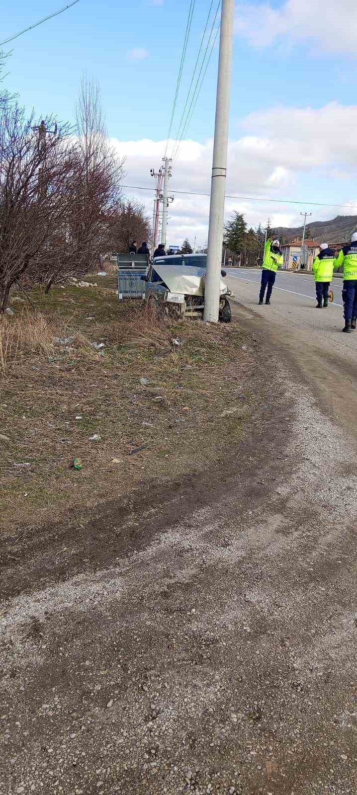 Otomobil mopedle çarpıştı: Anne hayatını kaybetti, oğlu ağır yaralandı