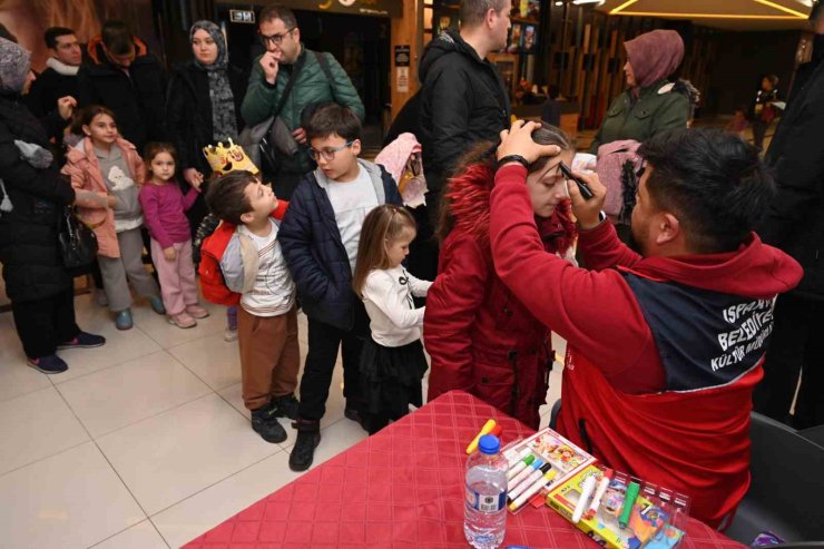 Isparta Belediyesi’nden karne şenlikleri