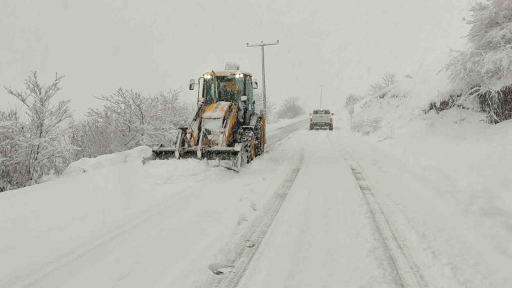 Kar alarmı: Bin 200 personel ve 354 araç sahada