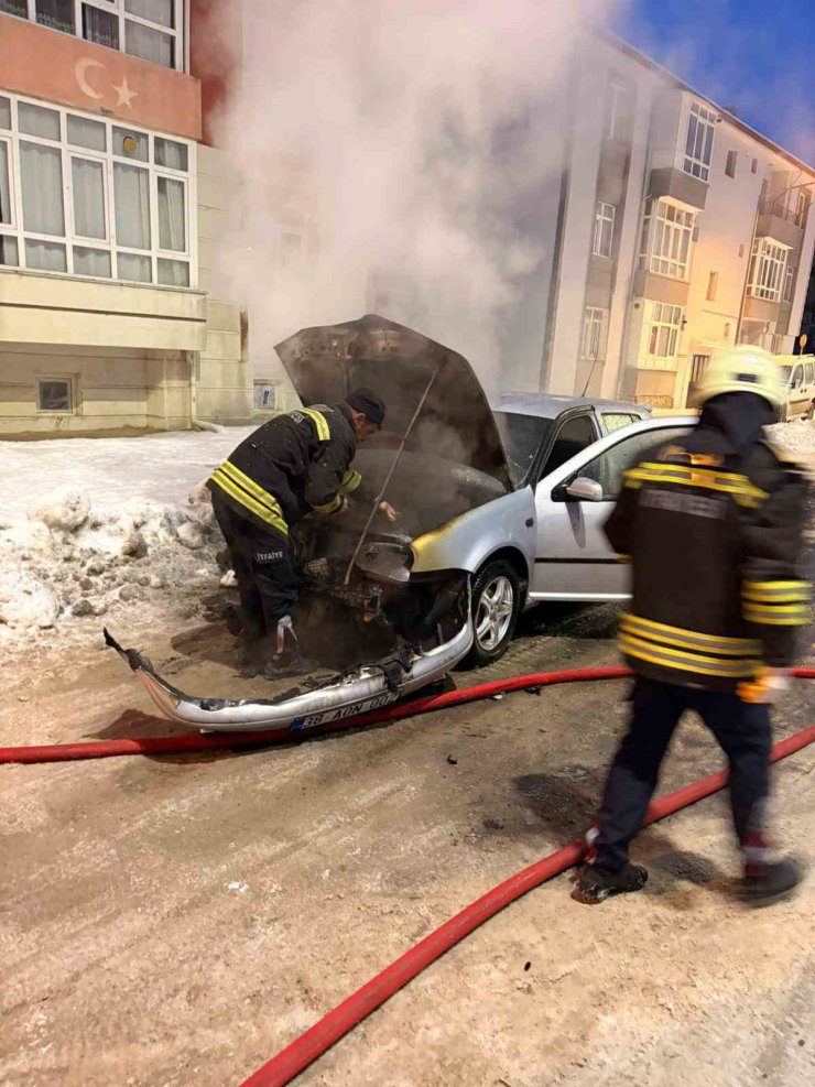 Yozgat’ta otomobil alev alev yandı