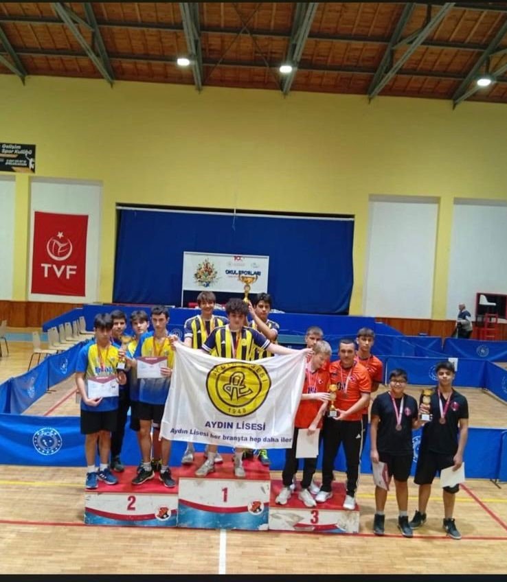 Aydın Lisesi Masa Tenisi Turnuvası’nda şampiyonu oldu