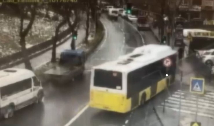 Esenler’de otoparka dalan İETT otobüsünün altında kalmaktan son anda kurtuldu