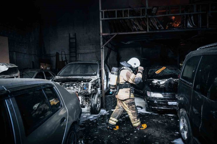 Buca’da depo yangını kısa sürede söndürüldü