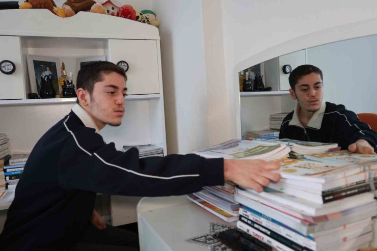 18 günlükken uzuvlarını kaybeden genç azmiyle örnek oluyor