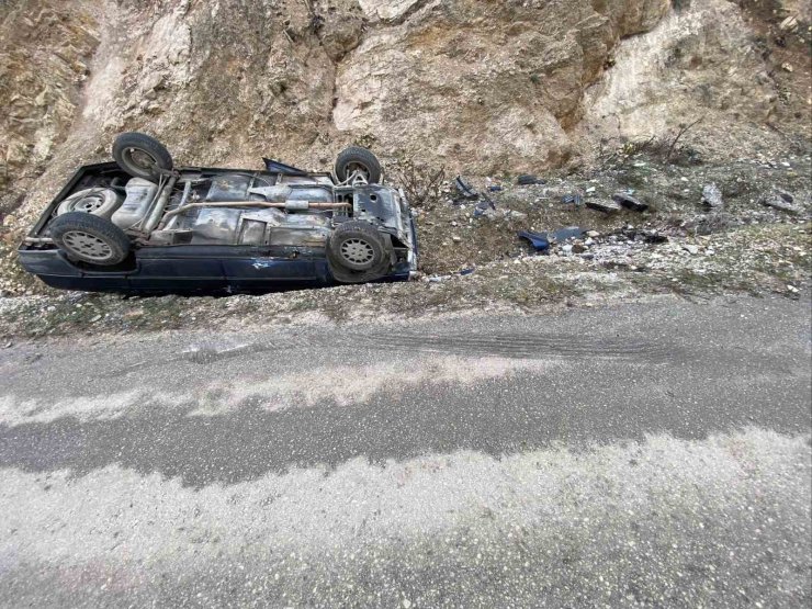 Kontrolden çıkan otomobil takla attı; 2 yaralı