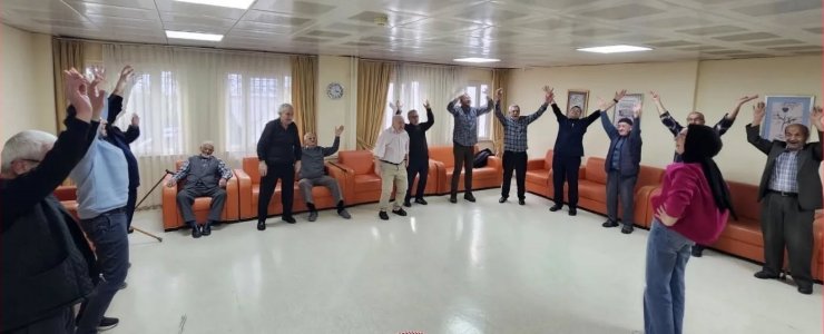 Kütahya Huzurevi’nde ’Kahkaha Yogası’ etkinliği