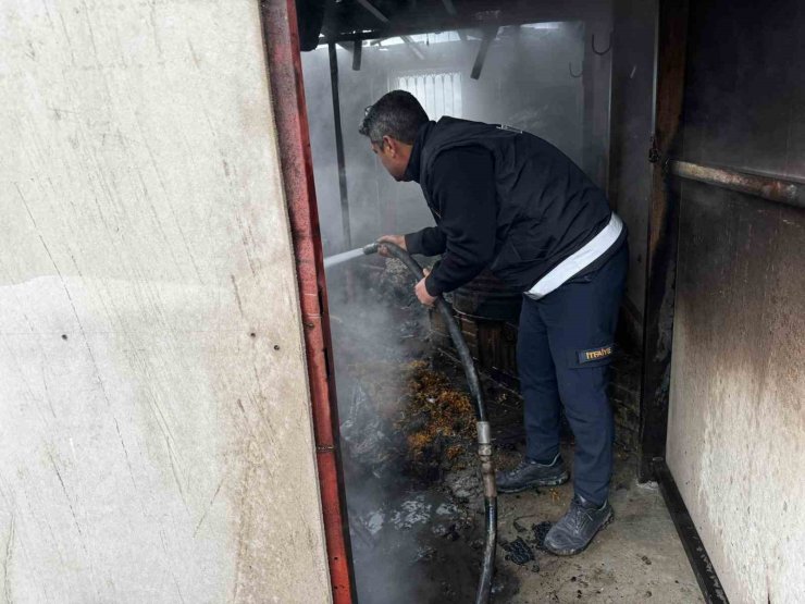 Osmaniye’de müstakil evin kilerinde çıkan yangın söndürüldü