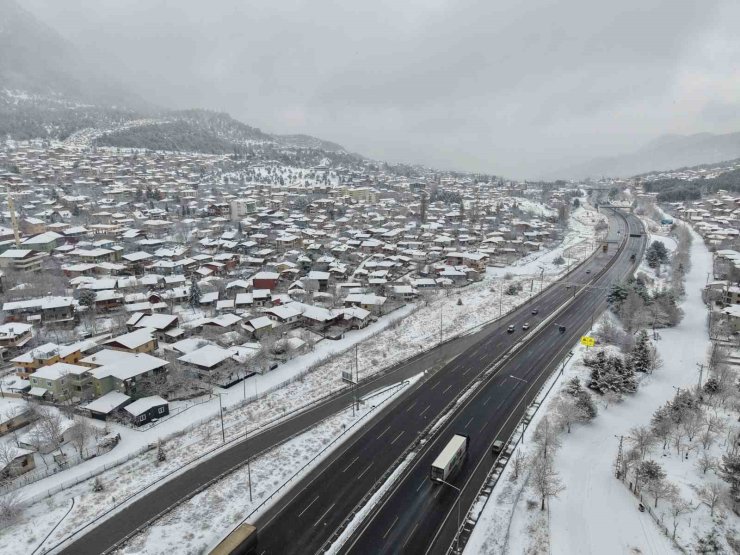 Pozantı beyaza büründü