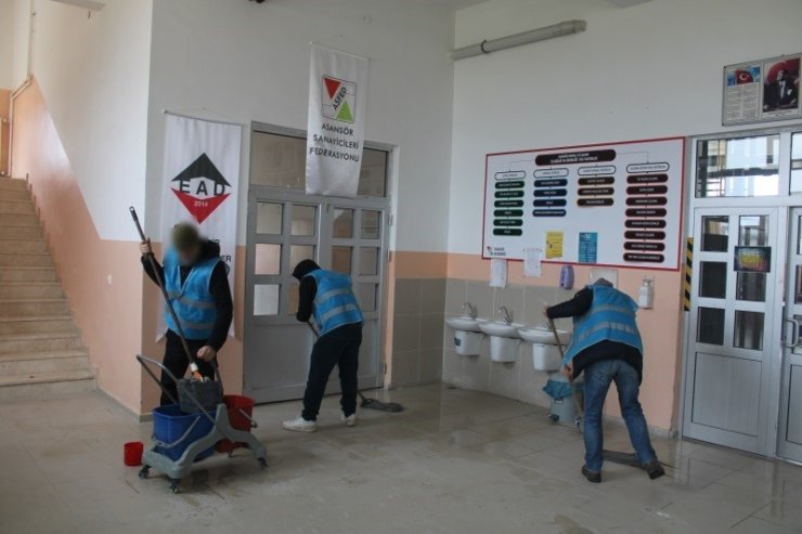 Ara tatilde okulların bakımlarını yükümlüler yapıyor