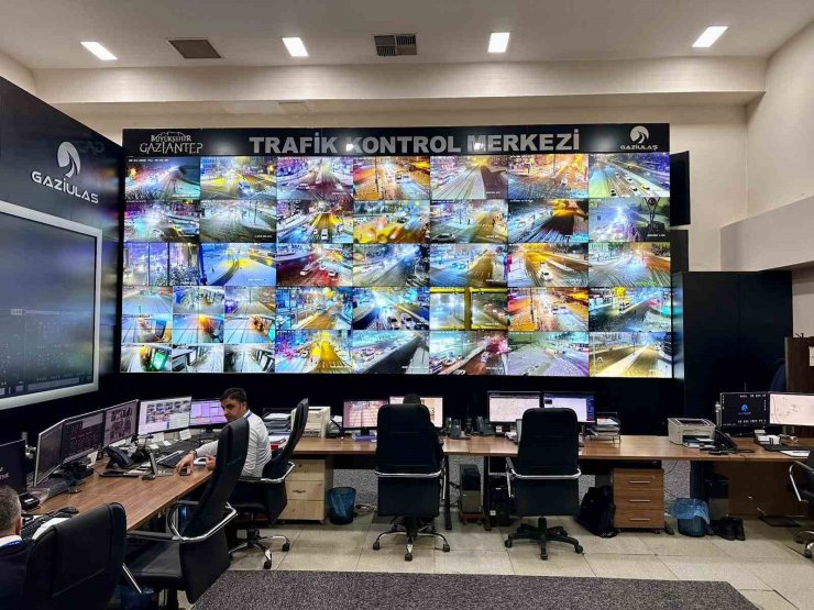 Gaziantep’te karla mücadele çalışmaları Trafik Koordinasyon Merkezi’nden yönetiliyor