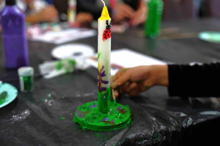 Üç kuşak mum boyama atölyesinde buluştu