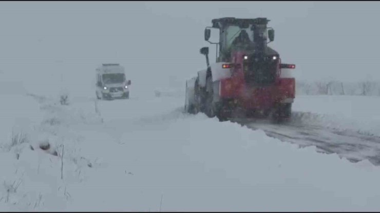 Batman’da 35 köy yolu ulaşıma açıldı, ziyaretçiler kurtarıldı