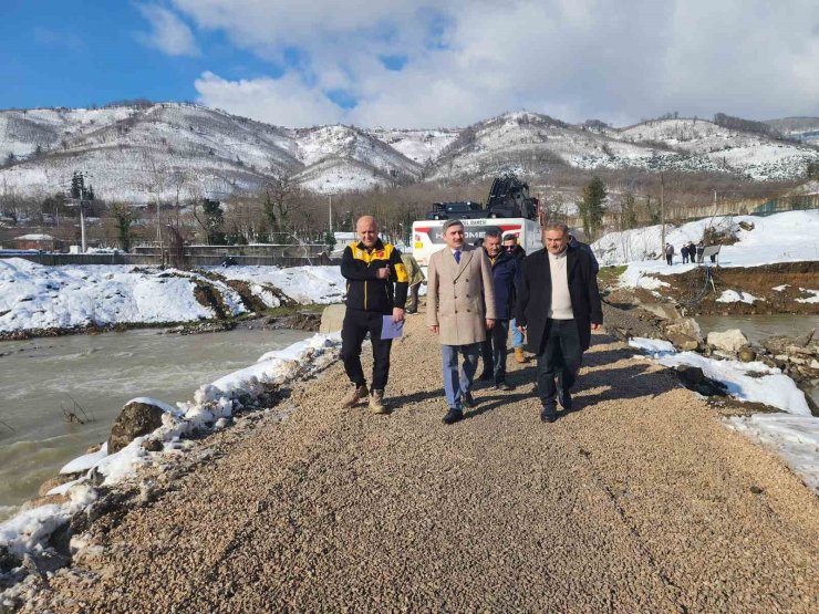 Nuhlar Köyü’nde geçici köprü çalışmaları yerinde incelendi