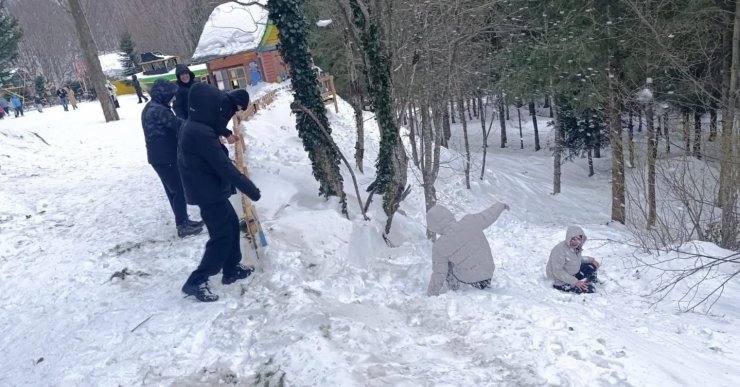 Yarıyıl tatilinde çocuklar Kartepe keyfi yaşadı