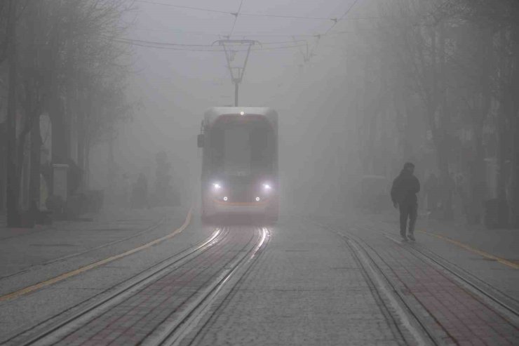 Eskişehirliler pazar sabahına sisle uyandı