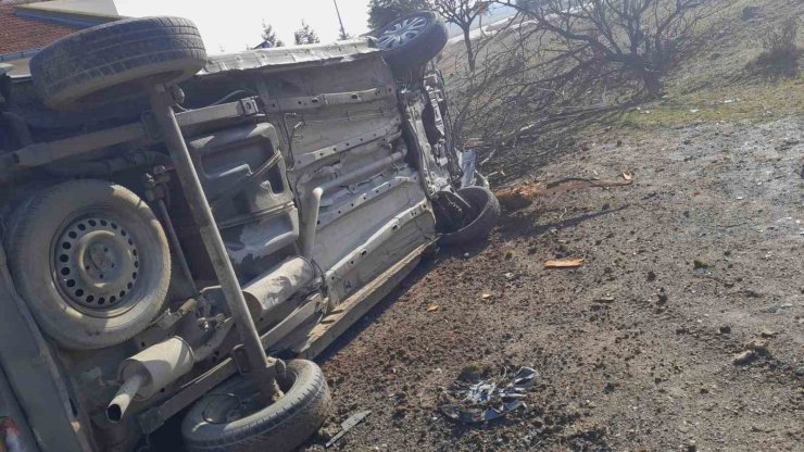 Kulu’da kontrolden çıkan kamyonet devrildi