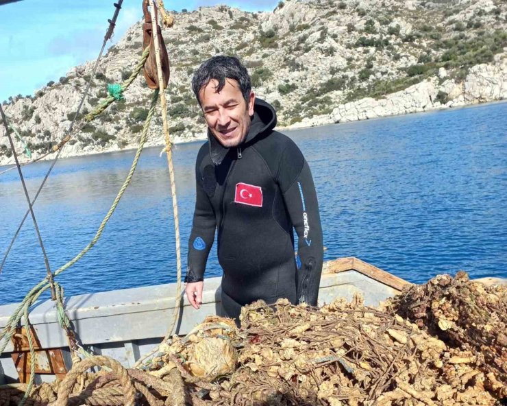 Bozburun’da hayalet ağlar denizden temizlendi