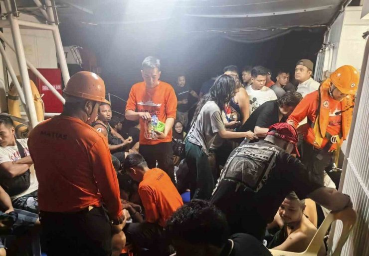 Filipinler’de feribot battı: 15 ölü, 43 kayıp