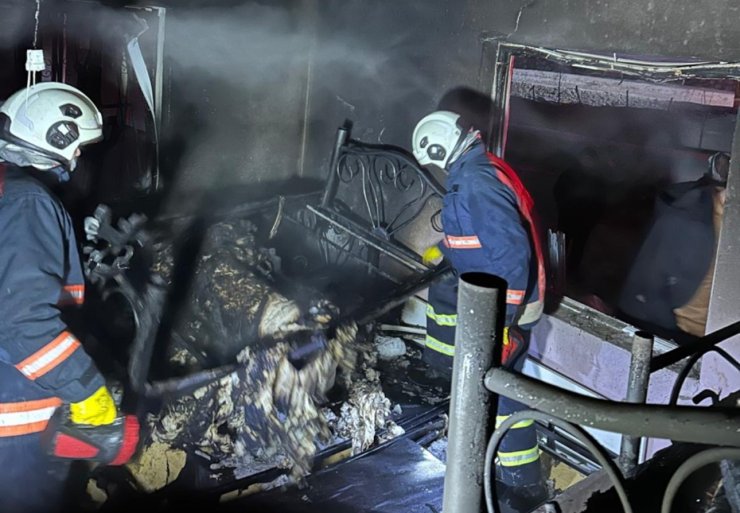 Yüksekova’da korkutan ev yangını: 4 çocuk hastaneye kaldırıldı