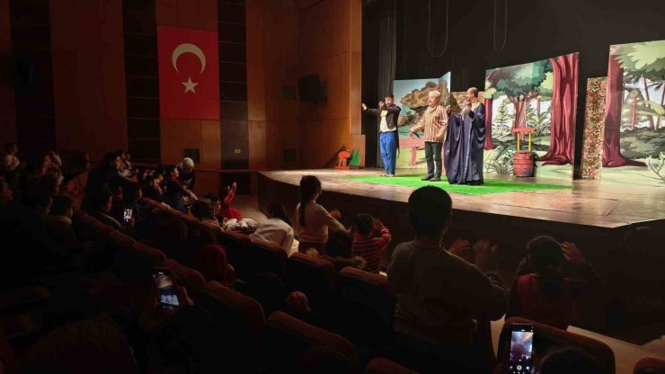 Kahramanmaraş Büyükşehir’den miniklere sanat dolu dakikalar