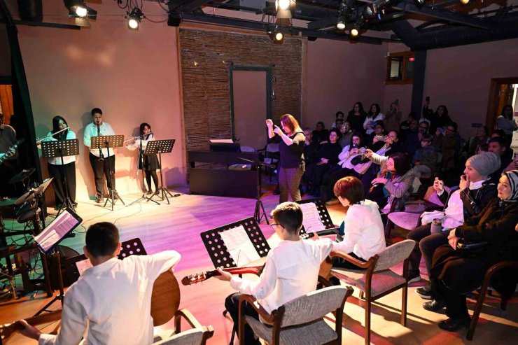 Mersin’de çocuk kampüsü öğrencilerinden sanat şöleni