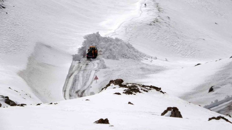 Van’da yoğun kar yağışı ve eğimli alanlar çığ riskini artırıyor