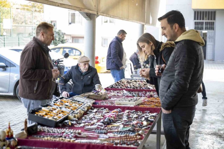 Antika pazarı, Mersin’de nostalji tutkunlarını buluşturuyor