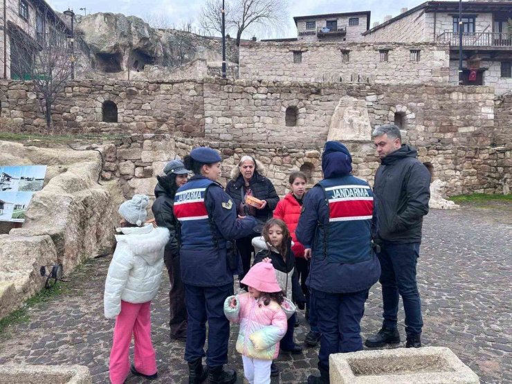 300’e yakın vatandaşa kadına şiddetle mücadele anlatıldı