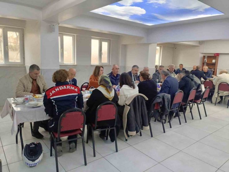 Eskişehir’de gönül köprüsü: Şehit yakınları ve gaziler huzurevinde ağırlandı