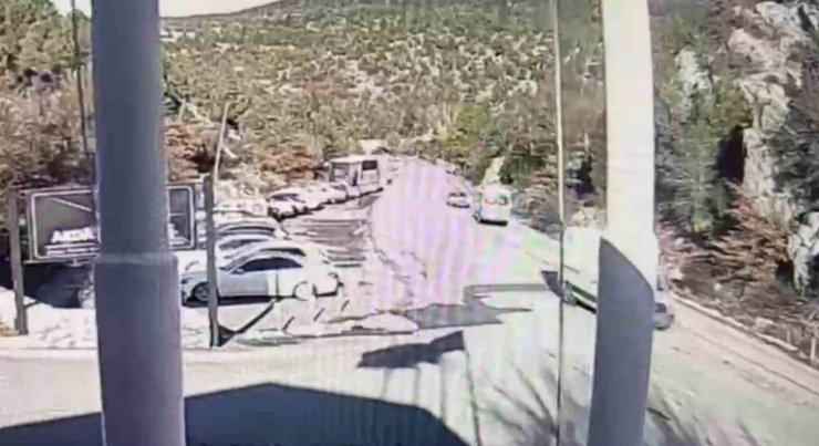 Beyşehir’de bir anlık kontrol kaybı can aldı kaza anı kamerada