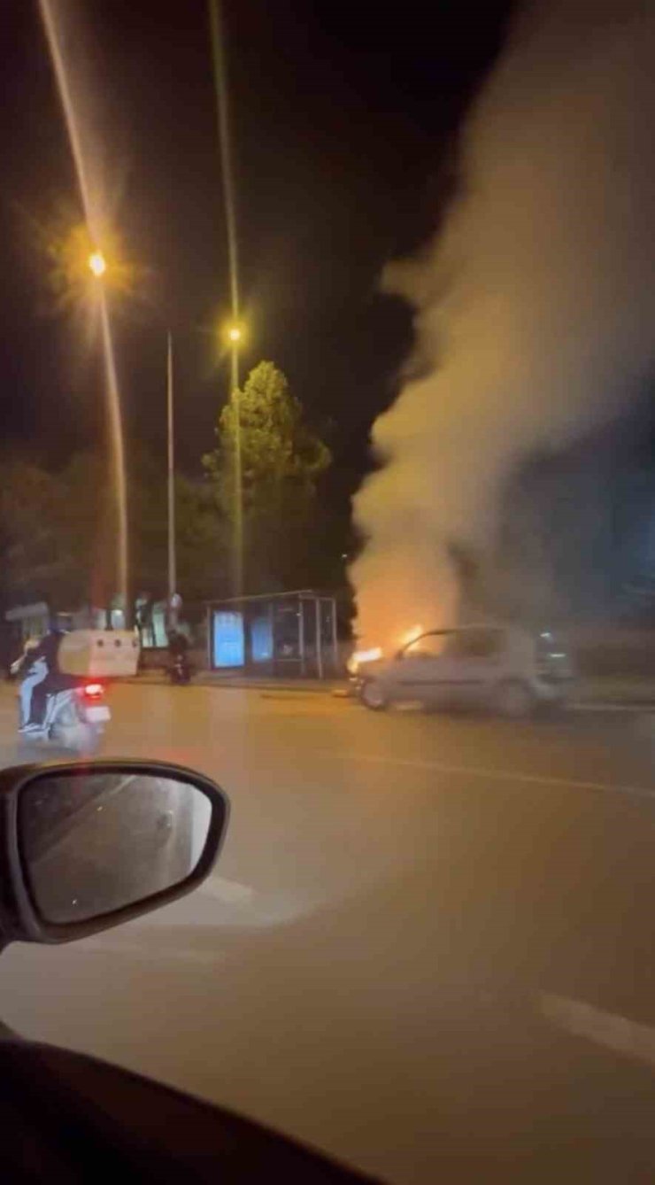 Bursa’da otomobil alevlere teslim oldu