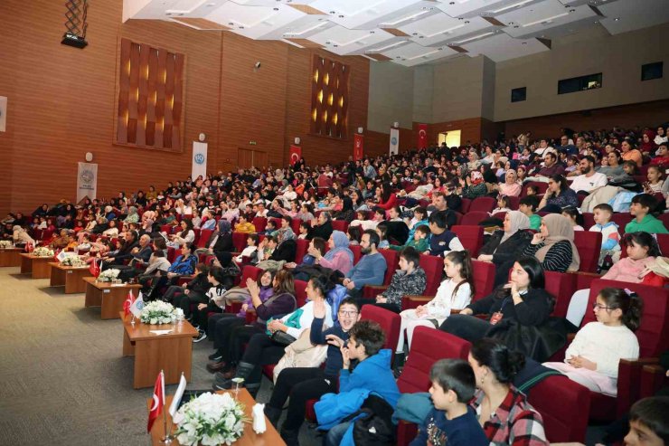 Başkan Yalçın’ın çocuklara hediyesi devam ediyor