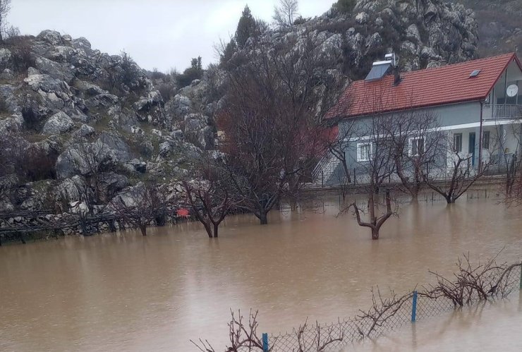 Derebucak’ta araziler sular altında kaldı