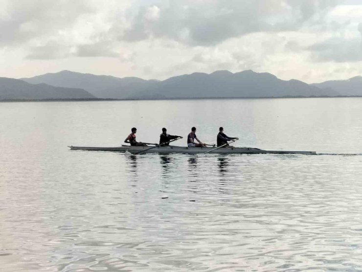 Köyceğiz’de yarıyıl tatili kürek okulu eğitimleri sürüyor