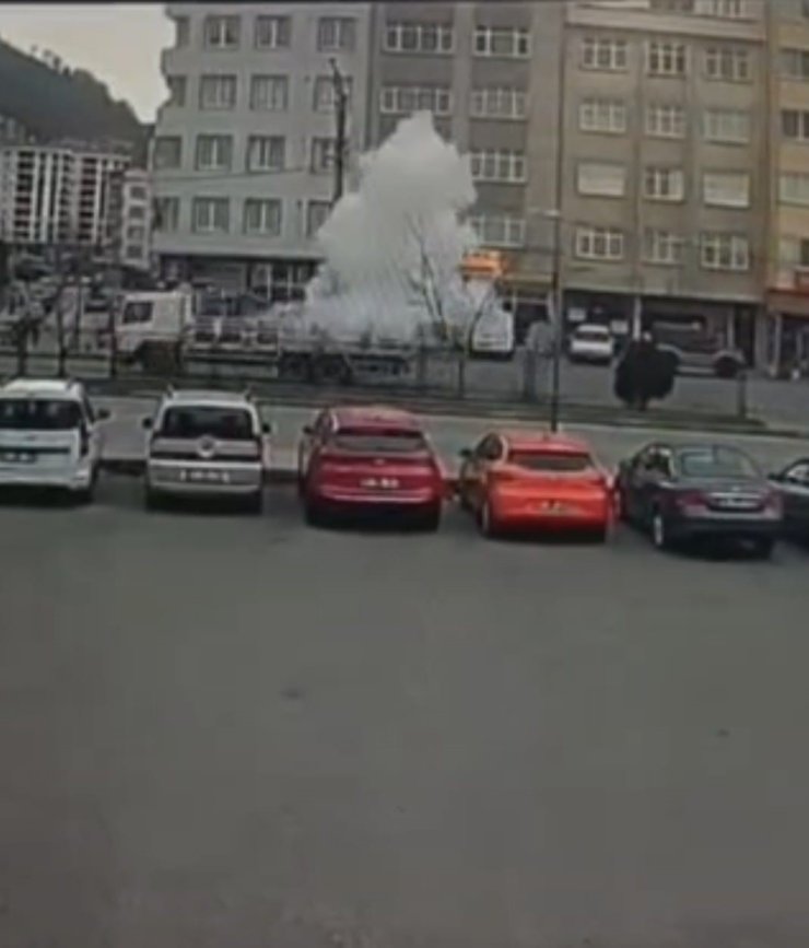 Trabzon’da seyir halindeki tüp kamyonunda korkutan patlama