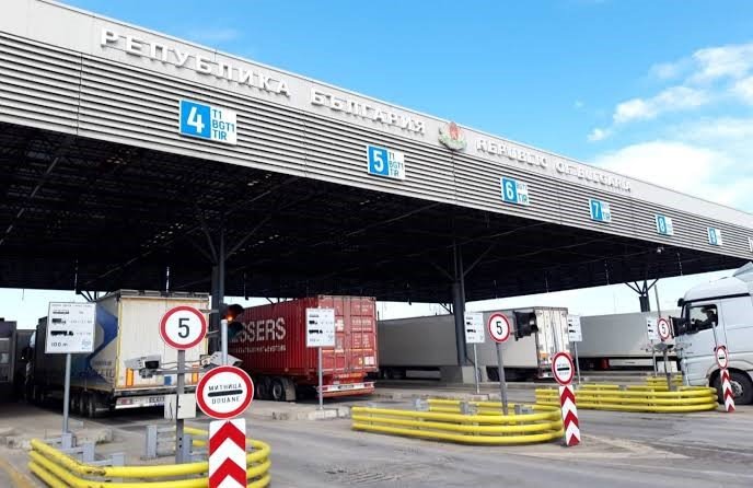 Türk tır şoförlerinden "çorba parası" adı altında rüşvet alan görevlilerin cezası kesinleşti