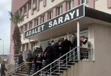 Yaşlı kadını dolandırmak isteyen sahte başkomiser ve sahte savcı gerçek polislere yakalandı
