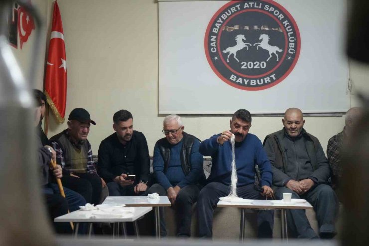 Bayburt’un yöresel lezzeti tel helvası gençleri ve yaşlıları aynı sofrada buluşturdu