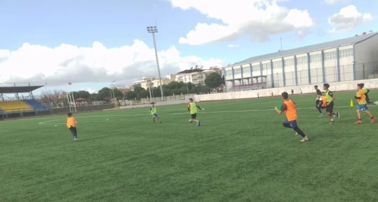 Germencik Belediyesporlu minikler tatilde sahayı boş bırakmadı