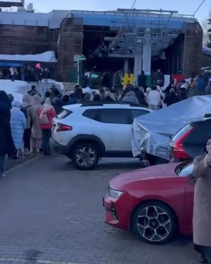 Uludağ’da teleferik kuyruğu metrelerce uzadı