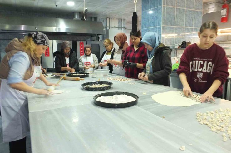 Burhaniye’de Çölyaklılar Mantı Gününde buluştu