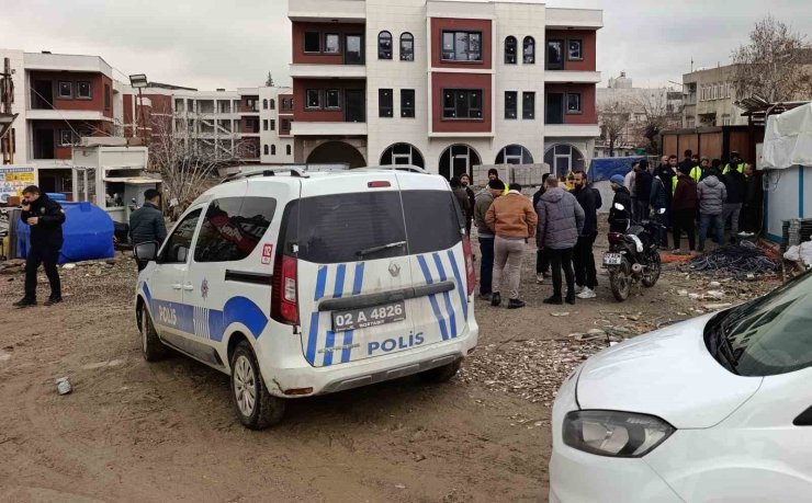 Paralarını alamadıklarını iddia eden işçiler eylem yaptı