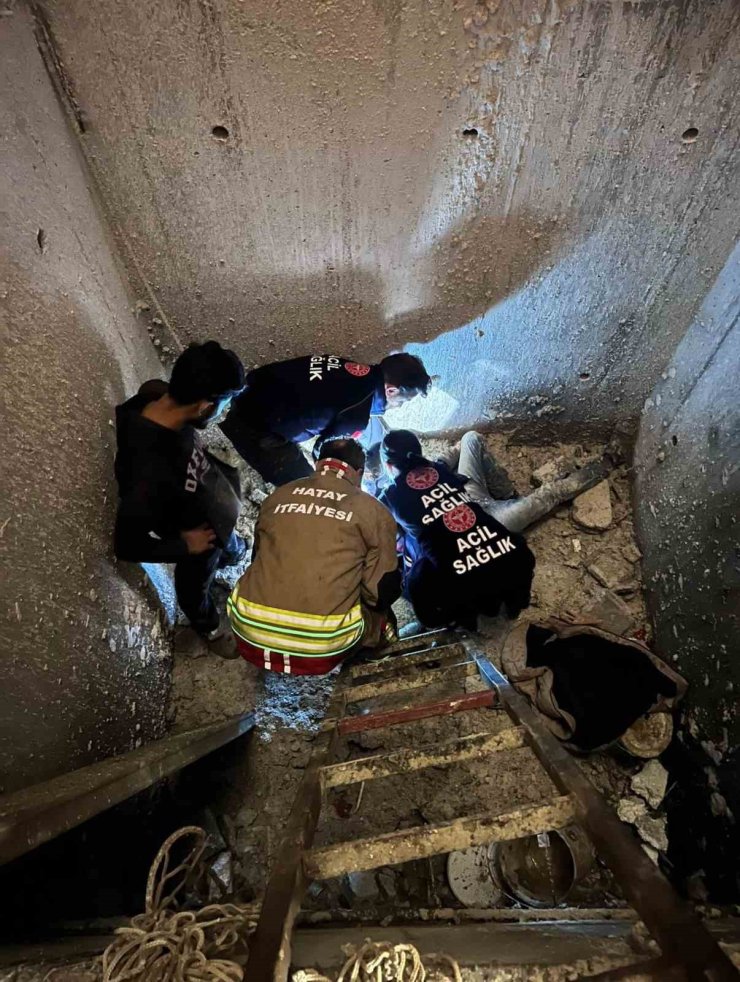 Antakya’da asansör boşluğuna düşen işçi yaralandı