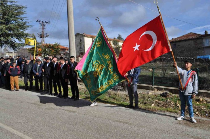 Isparta’da asırlık sancak kaldırma ve asker uğurlama geleneği