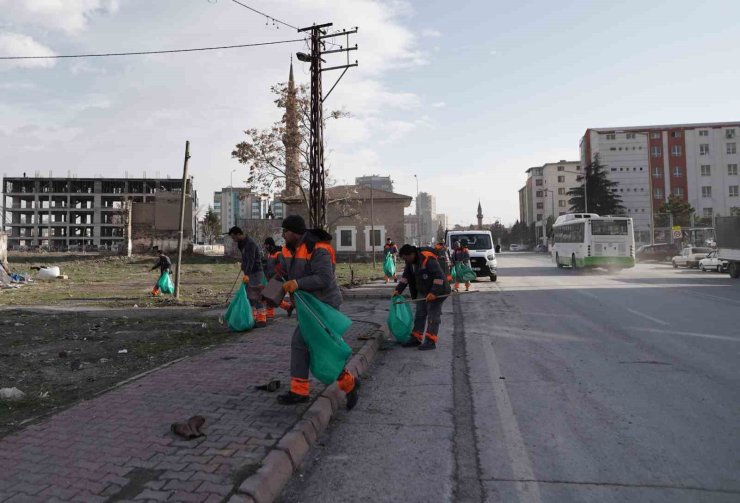 Melikgazi’de şiddetli rüzgarın etkileri temizlendi