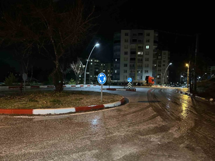Uşak’ta sağanak yağış sonrası dolu etkili oldu