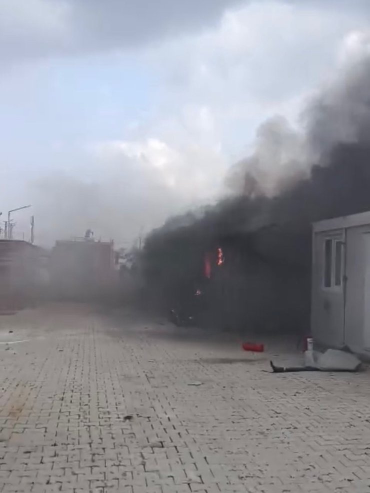 Kırıkhan’da konteyner yangını